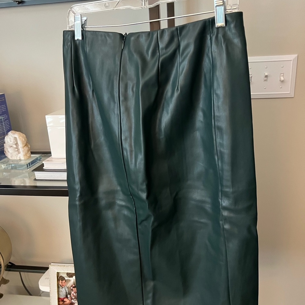 Green faux leather skirt - Picture 2 of 4
